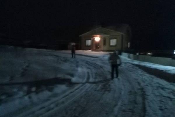 Россиянка провалилась в канализационный люк и нашла пропавшего ребенка