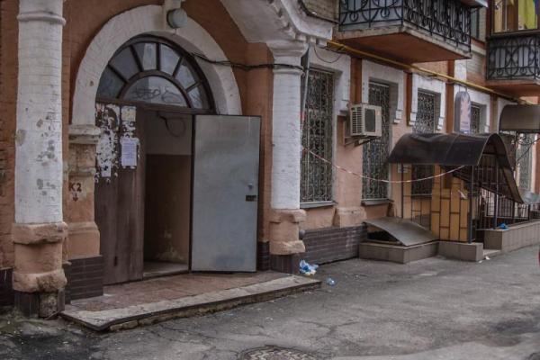 Срезанные брови и кровавая карта: СМИ озвучили шокирующие подробности жестокого убийства в Киеве Срезанные брови и кровавая карта: СМИ озвучили шокирующие подробности жестокого убийства в Киеве