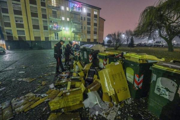 В Италии прогремел взрыв: ранены люди, полиция обнаружила еще 12 бомб В Италии прогремел взрыв: ранены люди, полиция обнаружила еще 12 бомб