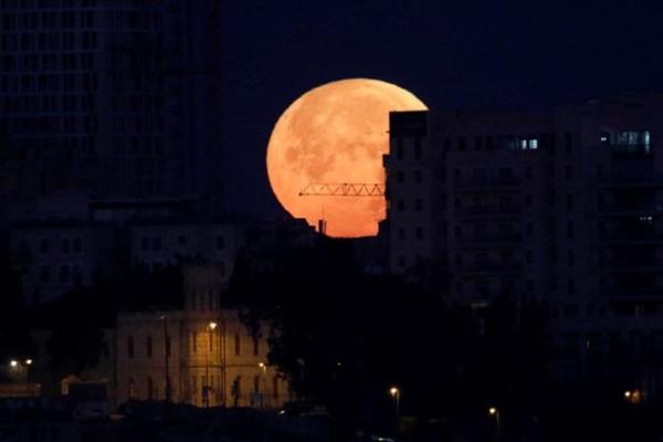 "Кровавое суперлуние": первые впечатляющие фото и прямая трансляция NASA "Кровавое суперлуние": первые впечатляющие фото и прямая трансляция NASA