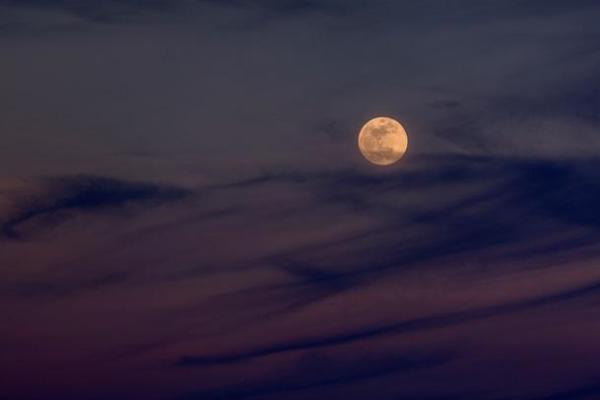 "Кровавое суперлуние": первые впечатляющие фото и прямая трансляция NASA "Кровавое суперлуние": первые впечатляющие фото и прямая трансляция NASA