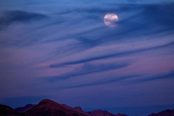 "Кровавое суперлуние": первые впечатляющие фото и прямая трансляция NASA "Кровавое суперлуние": первые впечатляющие фото и прямая трансляция NASA