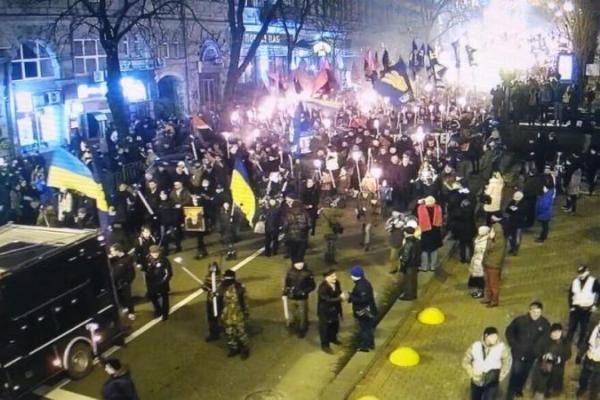 В Украине проходят факельные шествия в честь дня рождения Бандеры