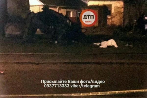 В Хмельницкой области авто сбило женщину с коляской: мать погибла, ребенок в реанимации В Хмельницкой области авто сбило женщину с коляской: мать погибла, ребенок в реанимации
