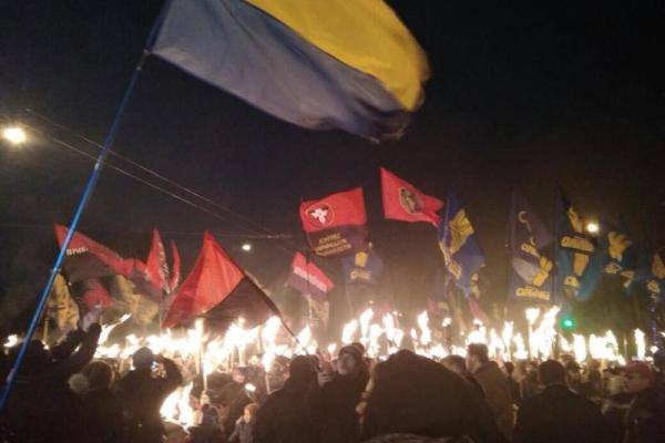 В Украине проходят факельные шествия в честь дня рождения Бандеры