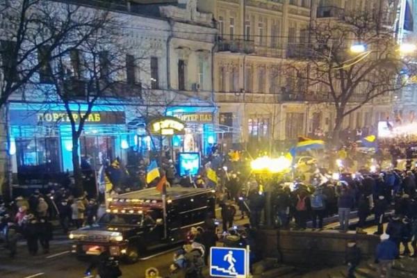 В Украине проходят факельные шествия в честь дня рождения Бандеры