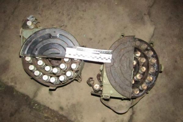 На Луганщине полицейские обнаружили тайник боевиков На Луганщине полицейские обнаружили тайник боевиков