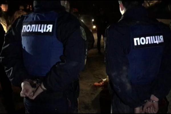 Харьковских копов заковали в наручники: СБУ задержала группу злоумышленников в погонах Харьковских копов заковали в наручники: СБУ задержала группу злоумышленников в погонах