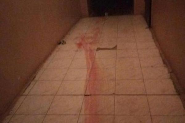 "Весь подъезд в крови": в Киеве убили мужчину "Весь подъезд в крови": в Киеве убили мужчину