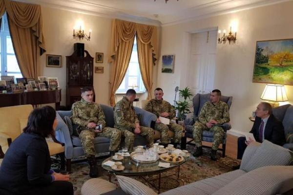 Освобожденные пленные "ЛДНР" встретились с Куртом Волкером