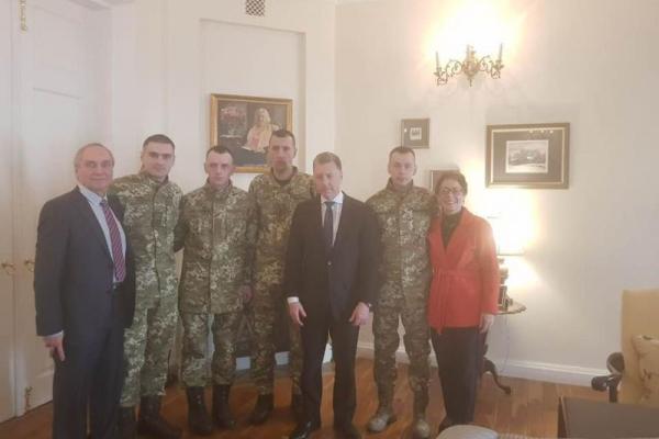 Освобожденные пленные "ЛДНР" встретились с Куртом Волкером