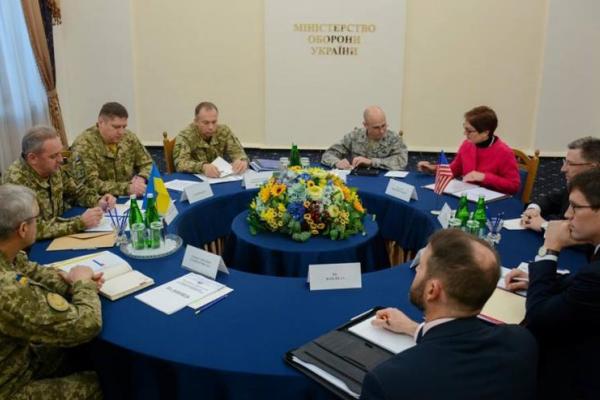 Курт Волкер встретился с начальником Генштаба ВСУ Муженко: стали известны подробности Курт Волкер встретился с начальником Генштаба ВСУ Муженко: стали известны подробности