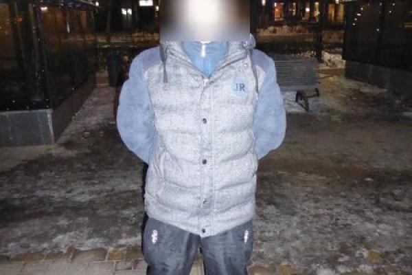 Толкнул на землю и выхватил сумку: в Киеве напали на сотрудницу СМИ Толкнул на землю и выхватил сумку: в Киеве напали на сотрудницу СМИ