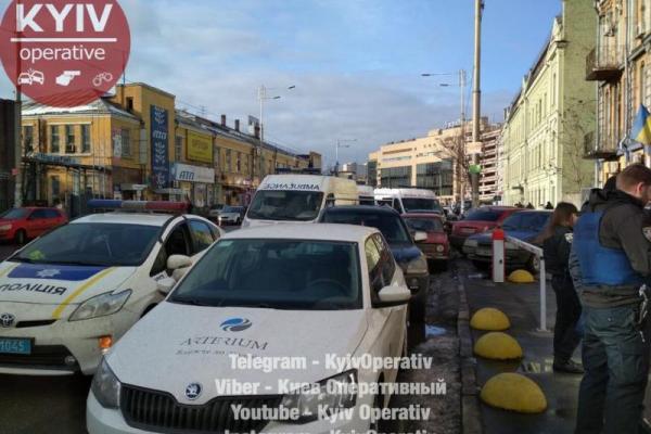 В Киеве вторая стрельба за день: у Святошинского суда ранены 3 человека В Киеве вторая стрельба за день: у Святошинского суда ранены 3 человека