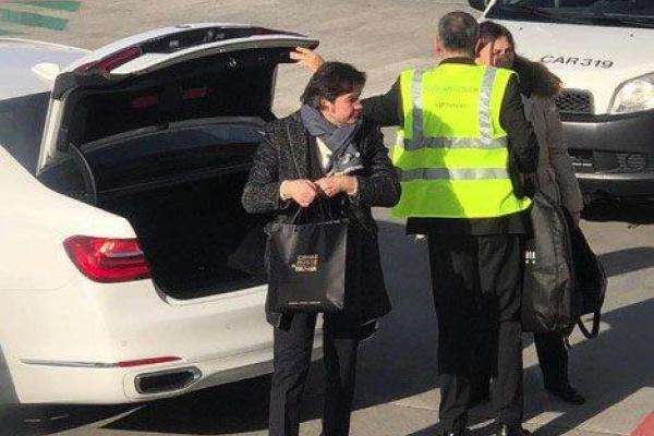 «Не зря на Майдане стоял»: в сети активно обсуждают «VIP-вояж» министра культуры Украины «Не зря на Майдане стоял»: в сети активно обсуждают «VIP-вояж» министра культуры Украины