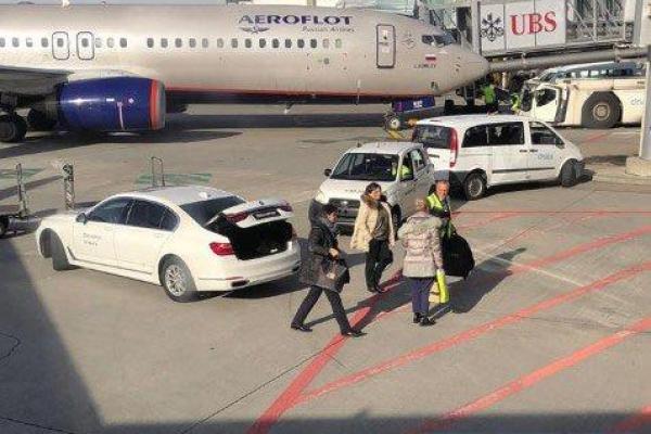 «Не зря на Майдане стоял»: в сети активно обсуждают «VIP-вояж» министра культуры Украины «Не зря на Майдане стоял»: в сети активно обсуждают «VIP-вояж» министра культуры Украины