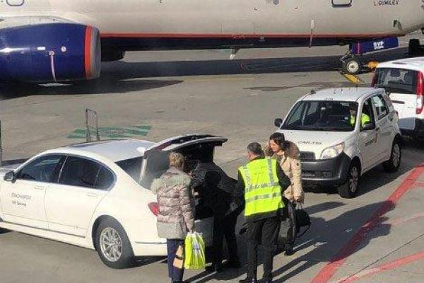 «Не зря на Майдане стоял»: в сети активно обсуждают «VIP-вояж» министра культуры Украины «Не зря на Майдане стоял»: в сети активно обсуждают «VIP-вояж» министра культуры Украины