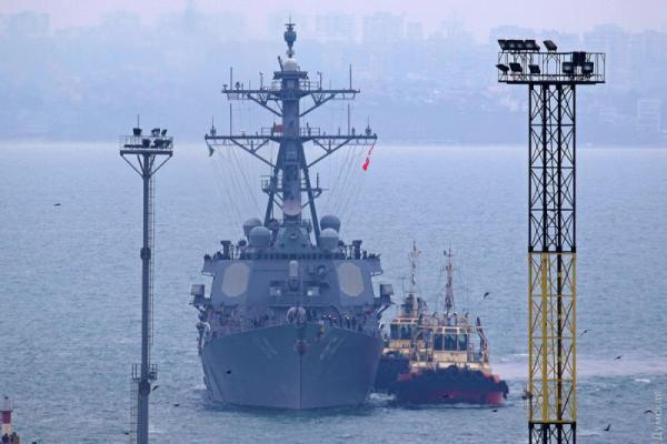 Эсминец НАТО пришвартовался в порту Одессы: появились фото