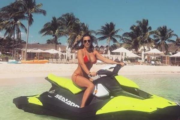 Фанаты заметили у Ани Лорак новую грудь Фанаты заметили у Ани Лорак новую грудь
