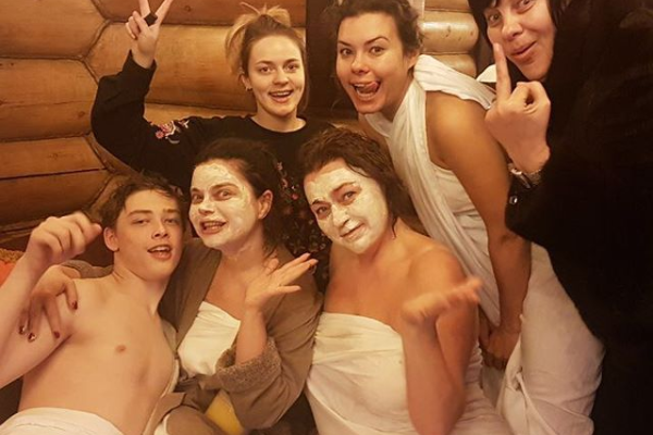 "А вроде порядочные дамы": Наташа Королева возмутила поклонников кадрами из бани "А вроде порядочные дамы": Наташа Королева возмутила поклонников кадрами из бани