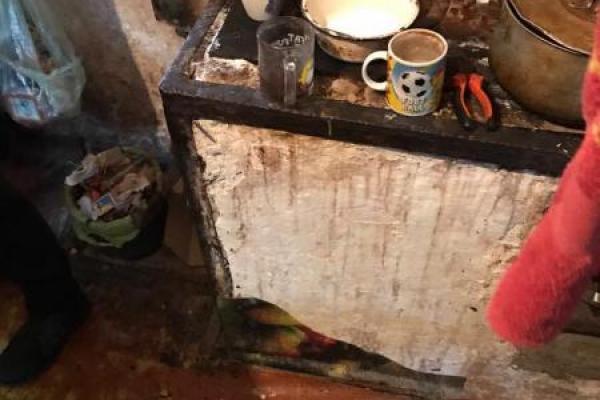 В Волновахе правоохранители обнаружили в наркопритоне полуторагодовалого ребенка В Волновахе правоохранители обнаружили в наркопритоне полуторагодовалого ребенка