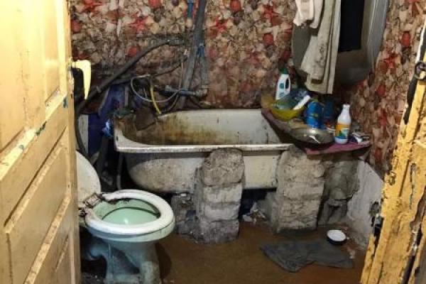 В Волновахе правоохранители обнаружили в наркопритоне полуторагодовалого ребенка В Волновахе правоохранители обнаружили в наркопритоне полуторагодовалого ребенка