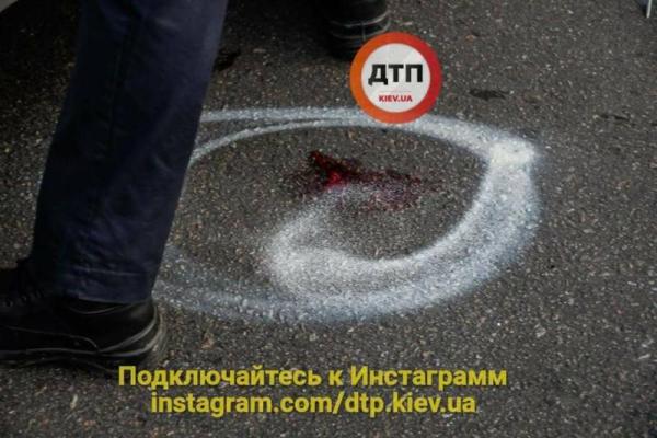 В Киеве авто сбило подростка на скейте: мальчик в критическом состоянии В Киеве авто сбило подростка на скейте: мальчик в критическом состоянии