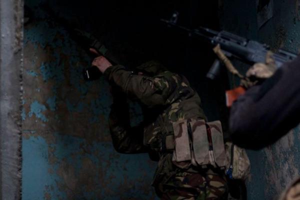 Бойцы ВСУ готовятся к штурмовым действиям и зачисткам в населенных пунктах