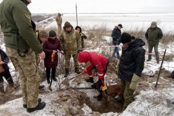 Вблизи Лисичанска ведется поиск тел погибших во время боевых действий Вблизи Лисичанска ведется поиск тел погибших во время боевых действий