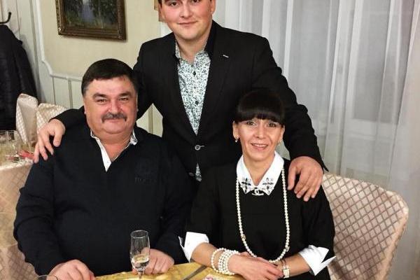 "Поставили на колени, заставили читать молитву и убили", - полиция раскрыла жестокое убийство семьи бизнесменов на Донетчине