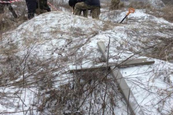 Вблизи Лисичанска ведется поиск тел погибших во время боевых действий Вблизи Лисичанска ведется поиск тел погибших во время боевых действий