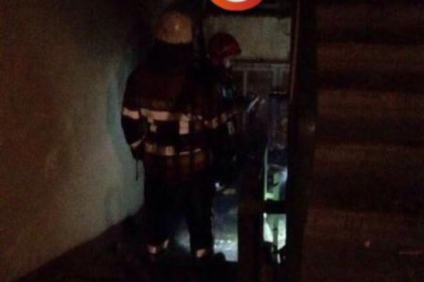 В Киеве горит многоэтажка: пламя охватило верхние этажи В Киеве горит многоэтажка: пламя охватило верхние этажи