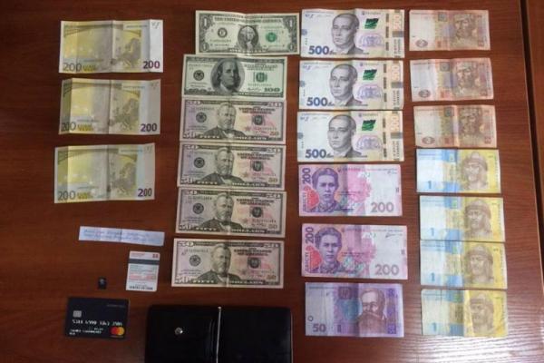 В Киеве задержали хакера, которого разыскивали в 30 странах В Киеве задержали хакера, которого разыскивали в 30 странах