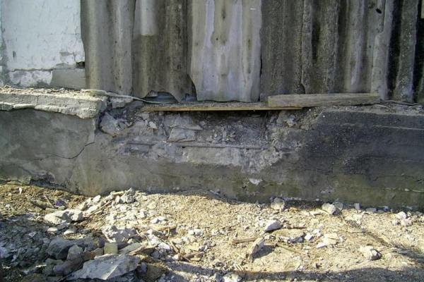 Боевики обстреляли поселок под Лисичанском: снаряд попал в дом Боевики обстреляли поселок под Лисичанском: снаряд попал в дом