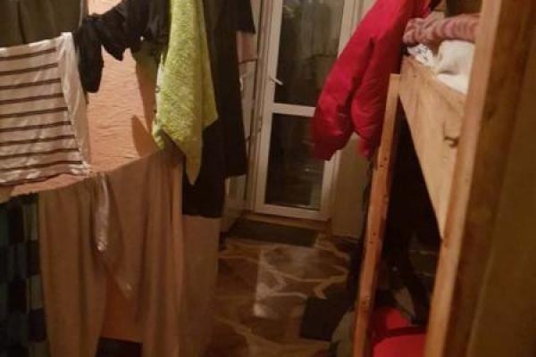 В Киеве горе-мамаша из ОРДЛО на полтора месяца бросила 9-летнюю дочь одну В Киеве горе-мамаша из ОРДЛО на полтора месяца бросила 9-летнюю дочь одну