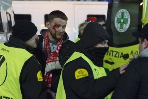 В Испании ультрас российского "Спартака" устроили кровавые столкновения, погиб коп В Испании ультрас российского "Спартака" устроили кровавые столкновения, погиб коп