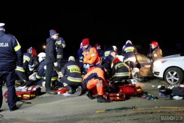 Жуткие кадры смертельного ДТП: в Польше поезд раздавил автомобиль с украинцами