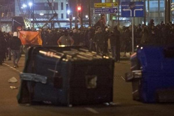 В Испании ультрас российского "Спартака" устроили кровавые столкновения, погиб коп В Испании ультрас российского "Спартака" устроили кровавые столкновения, погиб коп