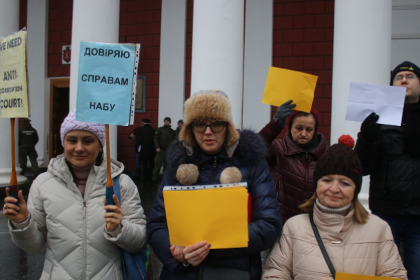 Аплодисменты и крики "Ганьба!": как в Одессе встречали освобожденного Труханова