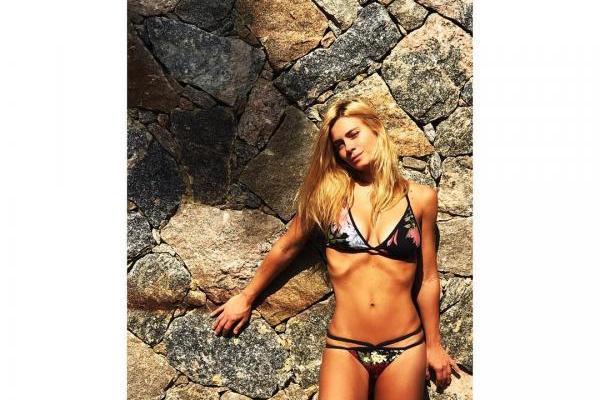 Девочка из сериала "Тропиканка" превратилась в горячую красотку: фото Девочка из сериала "Тропиканка" превратилась в горячую красотку: фото