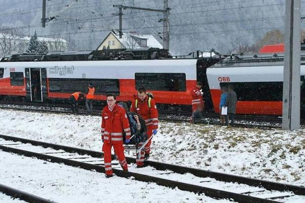 В Австрии столкнулись пассажирские поезда: есть жертвы и раненые