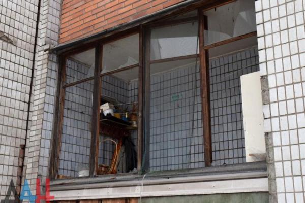 При покушении на "министра обороны ДНР" пострадали многоэтажки: обнародованы фото При покушении на "министра обороны ДНР" пострадали многоэтажки: обнародованы фото