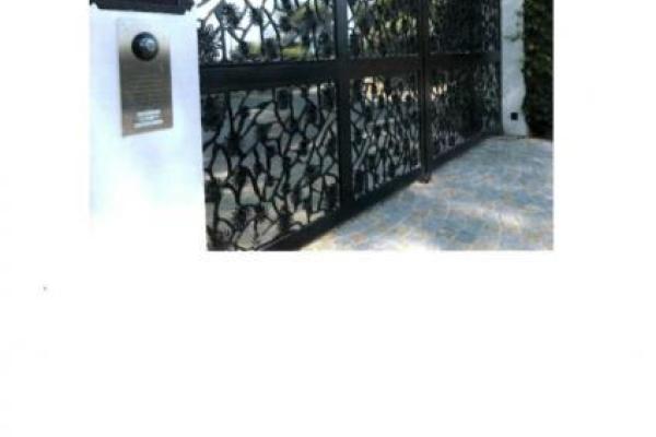 "Оппоблок" в центре крупного скандала: У Левочкина арестовали поместье за 2 млрд евро во Франции "Оппоблок" в центре крупного скандала: У Левочкина арестовали поместье за 2 млрд евро во Франции