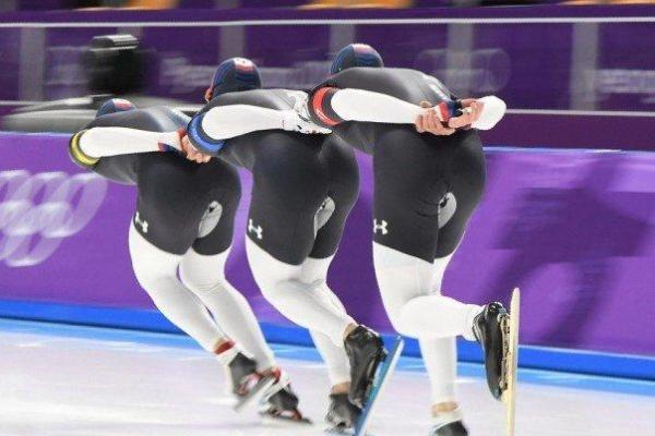 «Дизайнер – извращенец»: сеть обсуждает форму американских конькобежек на Олимпиаде-2018