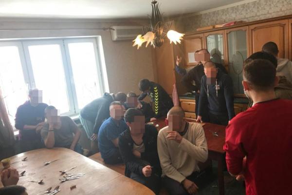 В Одессе полиция разоблачила "реабилитационный центр", где незаконно удерживались 80 человек