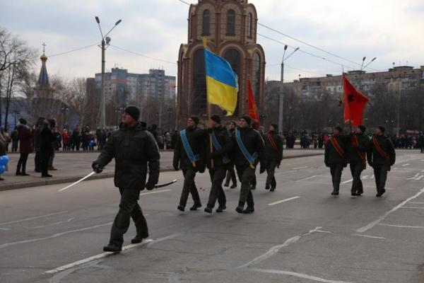 В Кривом Роге нацгвардейцы маршировали с советскими флагами: начато расследование В Кривом Роге нацгвардейцы маршировали с советскими флагами: начато расследование
