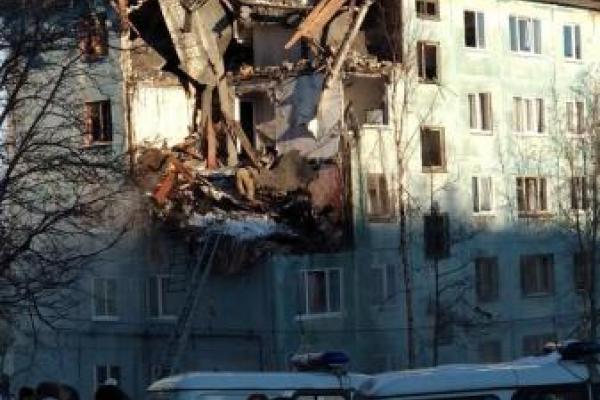 «Из-под завалов доносятся крики»: в российском Мурманске рухнула часть многоэтажки «Из-под завалов доносятся крики»: в российском Мурманске рухнула часть многоэтажки