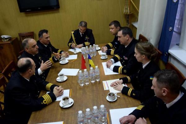 В порт Одессы зашли турецкие военные корабли В порт Одессы зашли турецкие военные корабли