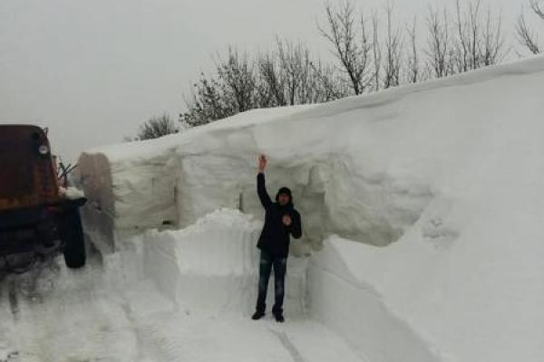 В Луганской области намело трехметровые сугробы: фото В Луганской области намело трехметровые сугробы: фото