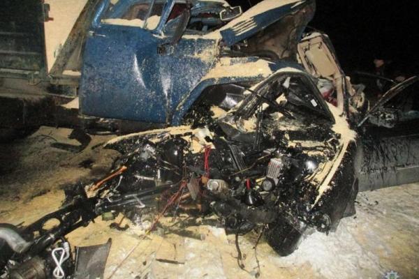 Груда искореженного металла и 4 трупа: на Киевщине произошло кровавое ДТП